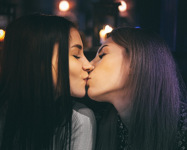 lesbians making out
